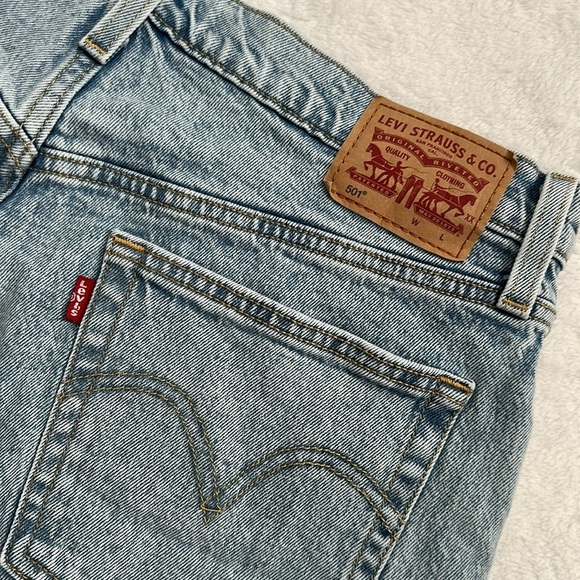 Levi Strauss Levi's High Rise Distressed Cut-off Shorts 30 Button Fly - Picture 3 of 9